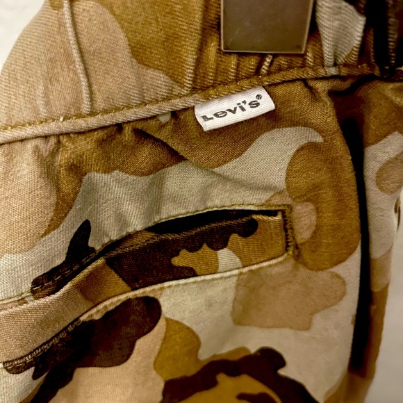 CAMO PRINT LEVI’S JOGGER - Picture 1 of 3